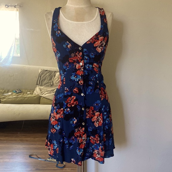 Dress - Picture 6 of 8